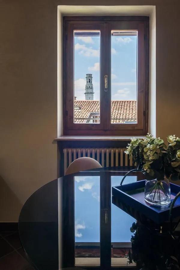 Lägenhet Ponte Pietra No 5 Sulla Romantica Scalinata Verona Italien